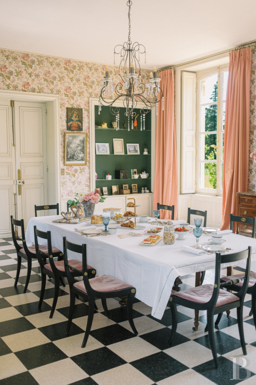 Dans le Calvados, au sud-est de Caen,  un château classique du 18e siècle tout en couleurs - photo  n°10